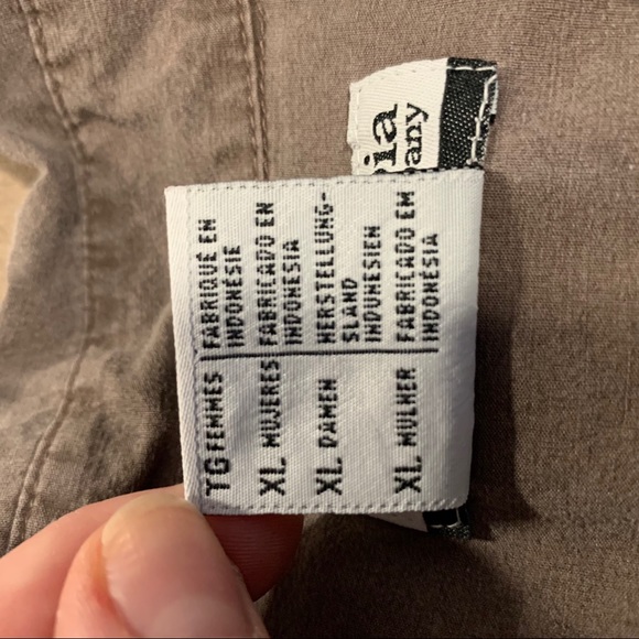 Columbia | Sleeveless Button Up Shirt - Picture 7 of 10